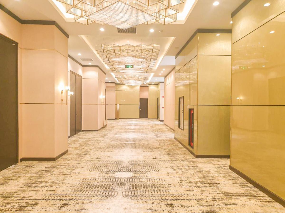 本特钻石之星酒店 Ben Tre 外观 照片 A corridor in a hotel