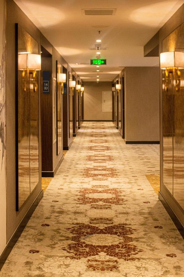 本特钻石之星酒店 Ben Tre 外观 照片 A corridor in a hotel