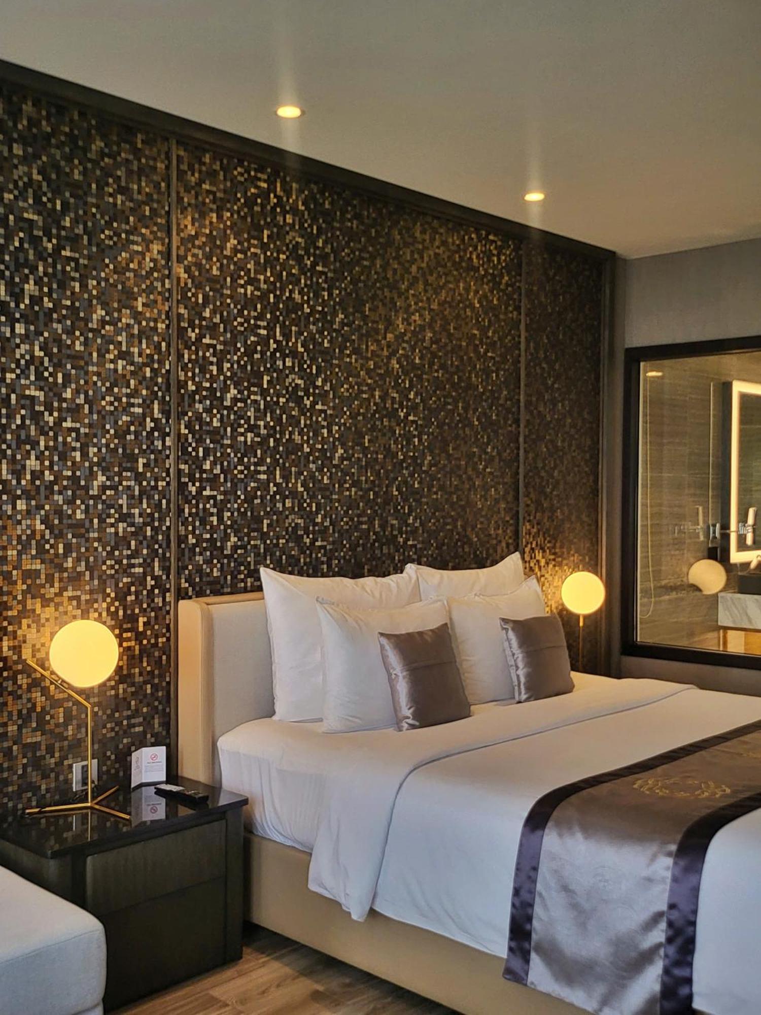本特钻石之星酒店 Ben Tre 外观 照片 A bedroom at the hotel